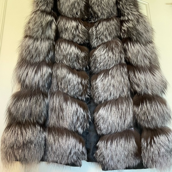 NEW SILVER 100% REAL FOX FUR GILET - Picture 4 of 8